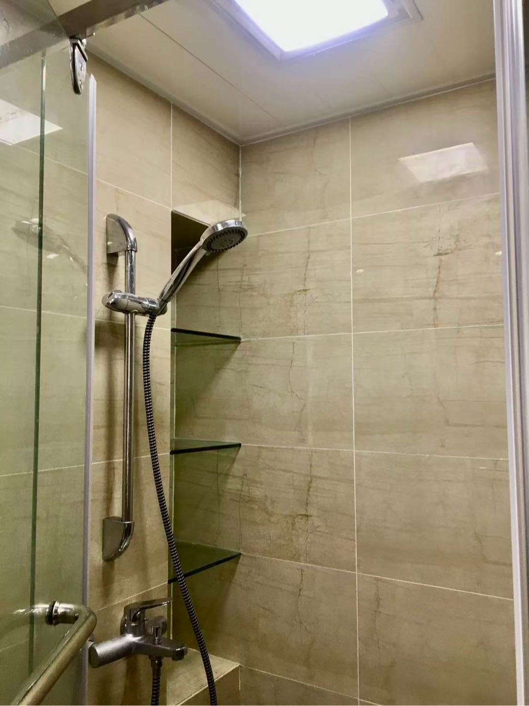 佛山新城百顺道6号御龙湾公寓 随时看房·