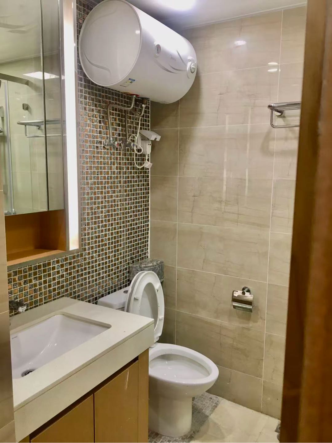 佛山新城百顺道6号御龙湾公寓 随时看房·