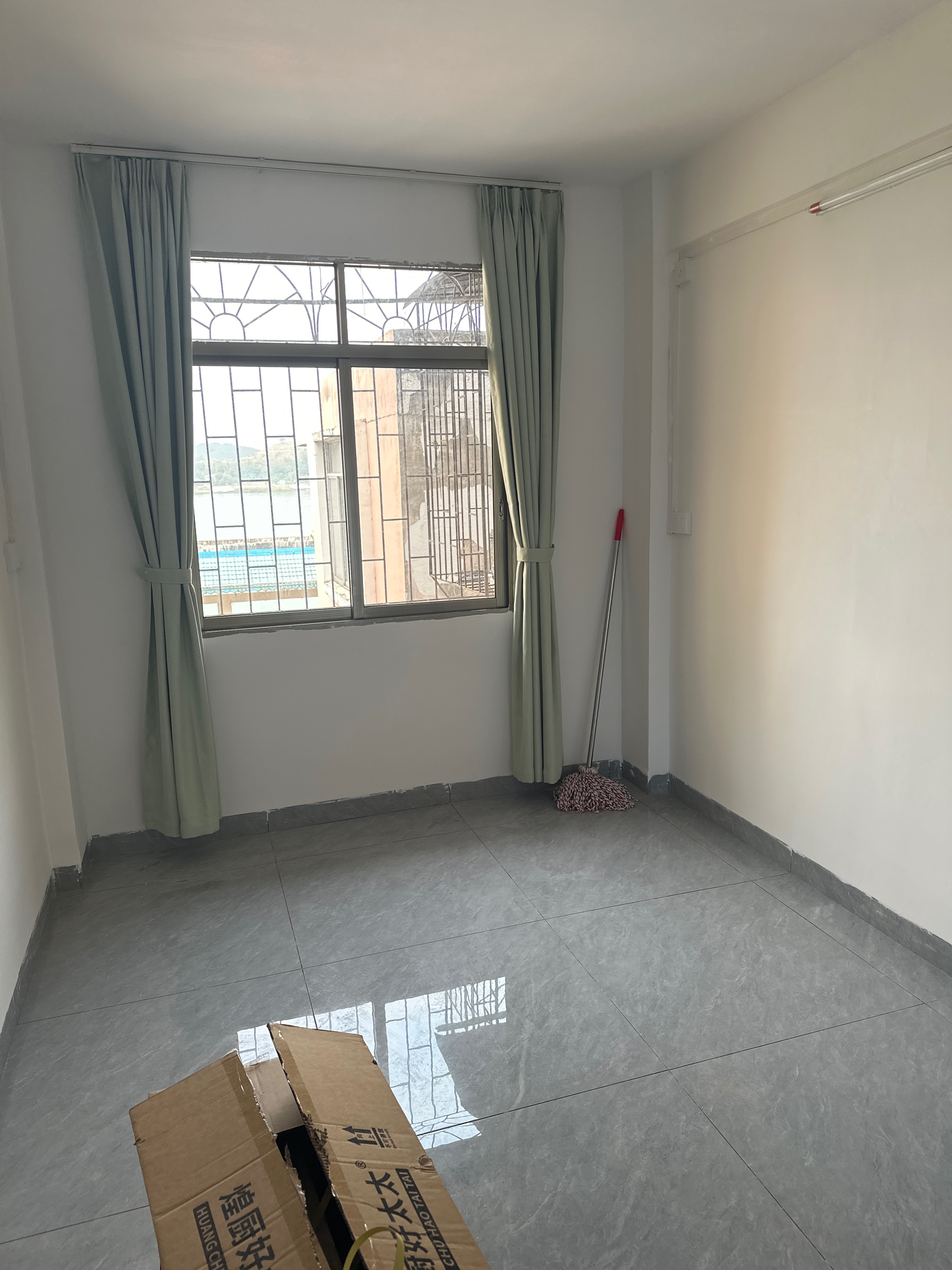 藤县河西北巿场楼上 随时看房·