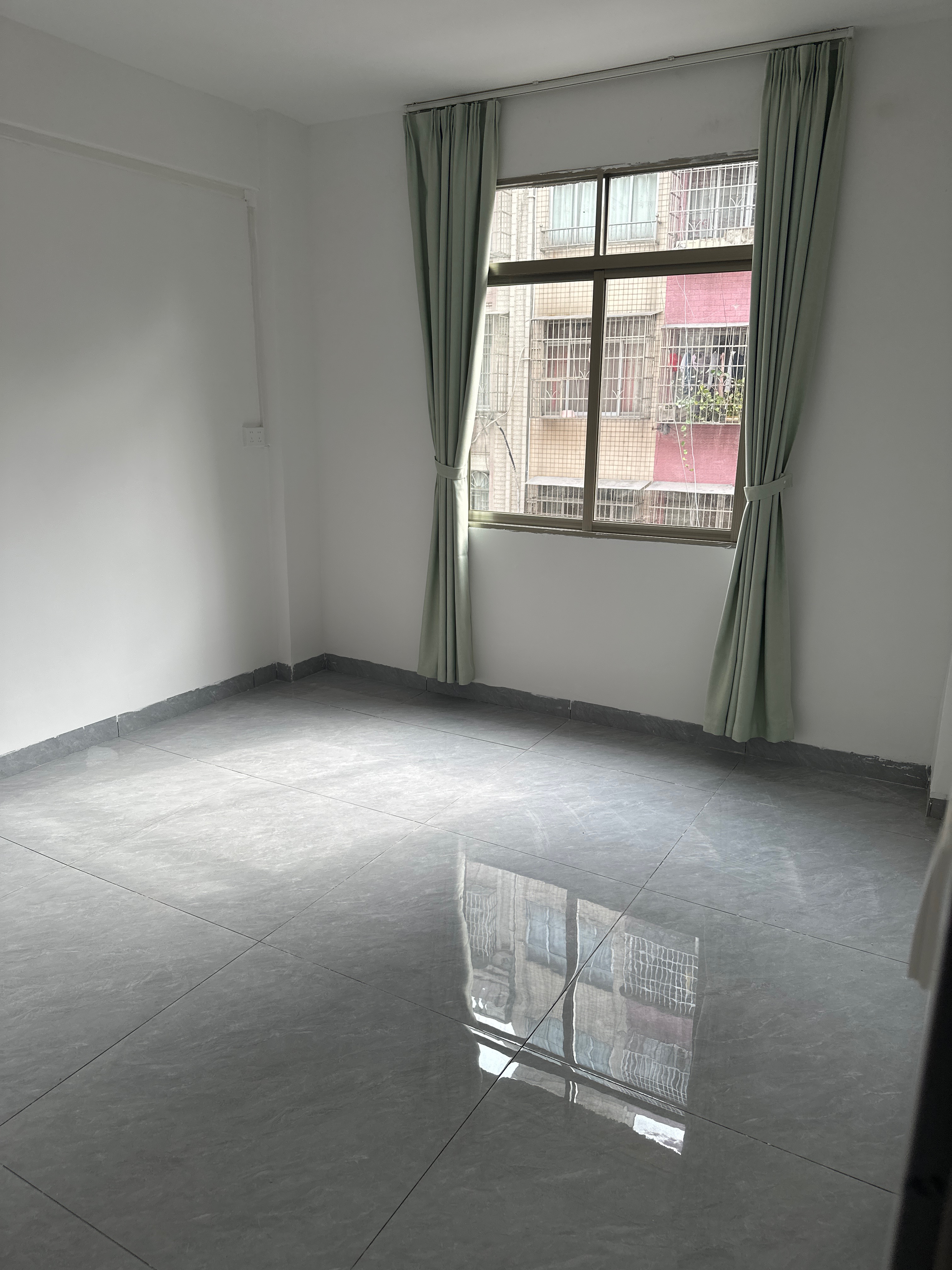 藤县河西北巿场楼上）