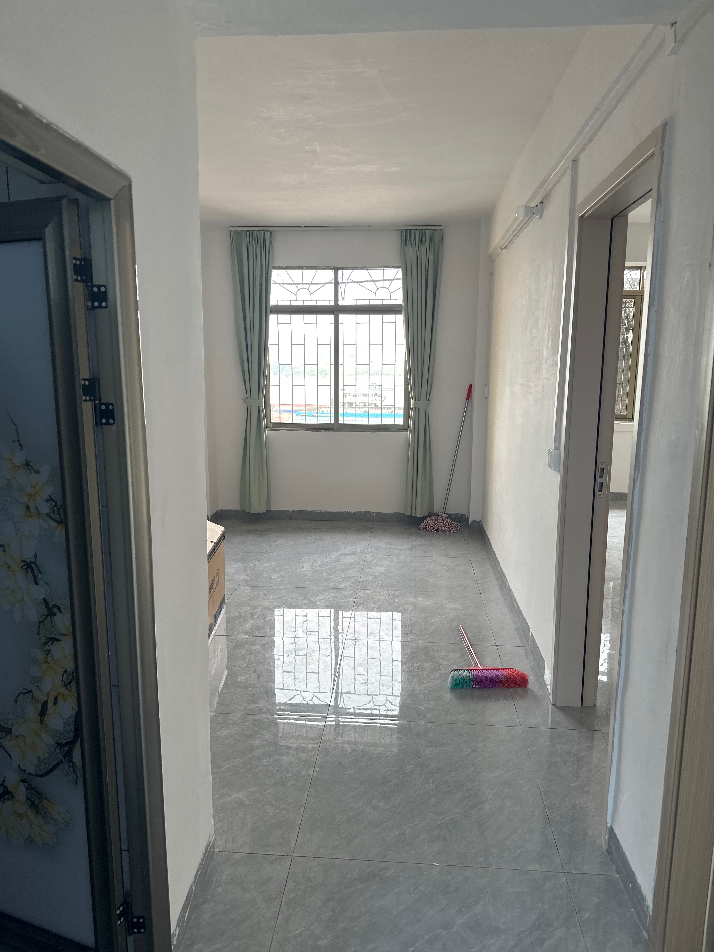 藤县河西北巿场楼上 随时看房·