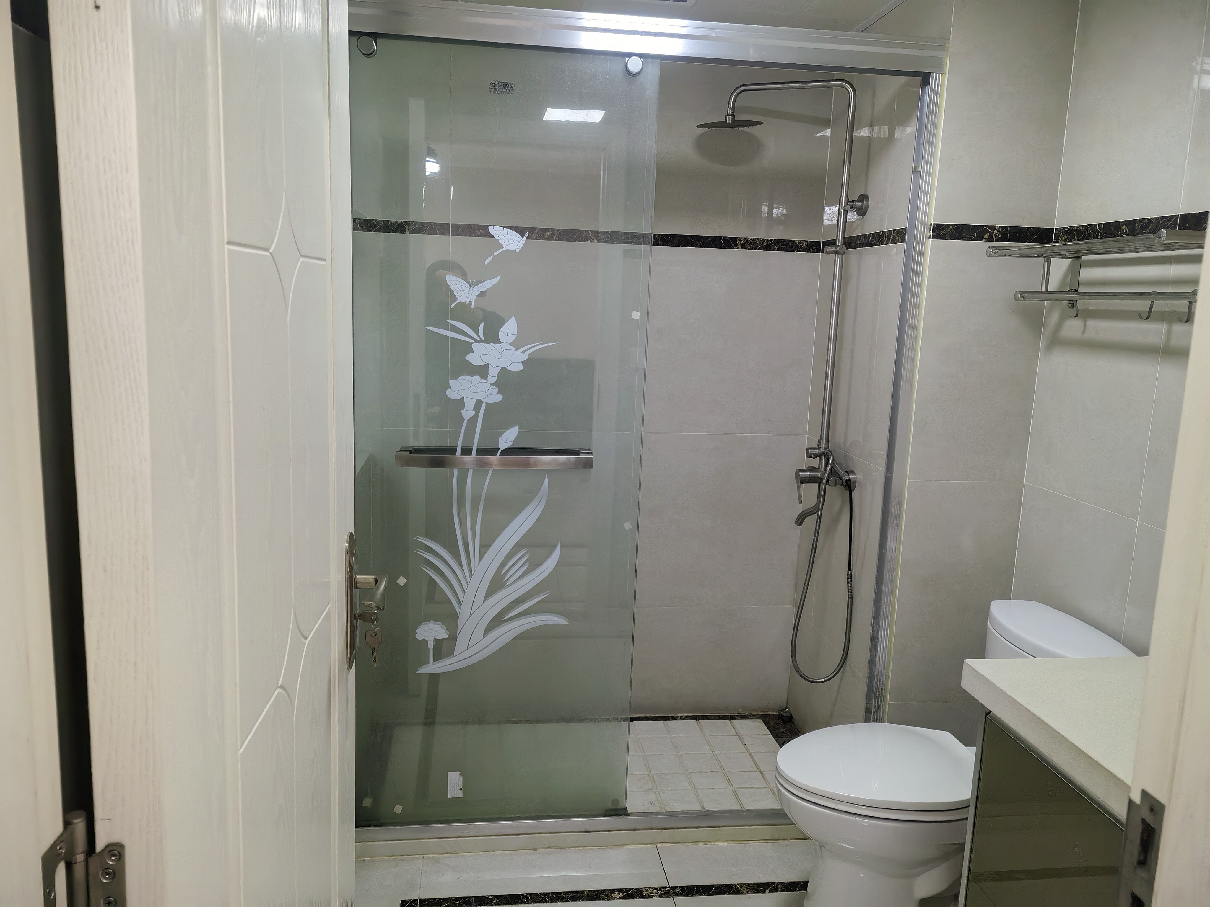 华中苑一区 随时看房·