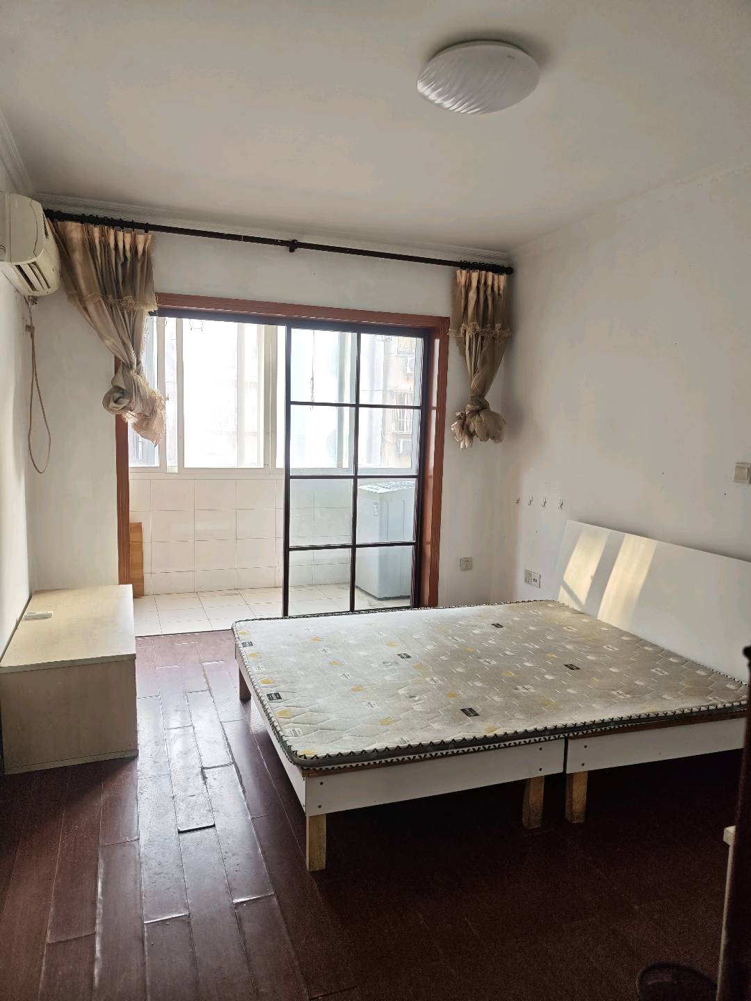 一枝园3号 2居室 2500元/月