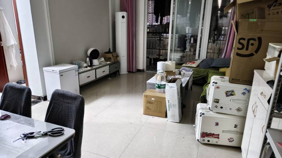 新怡花园a区 2居室 2400元/月