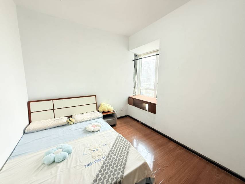 新港国际花园 3居室 800元/月