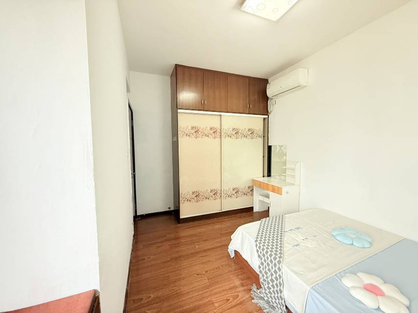 新港国际花园 随时看房·