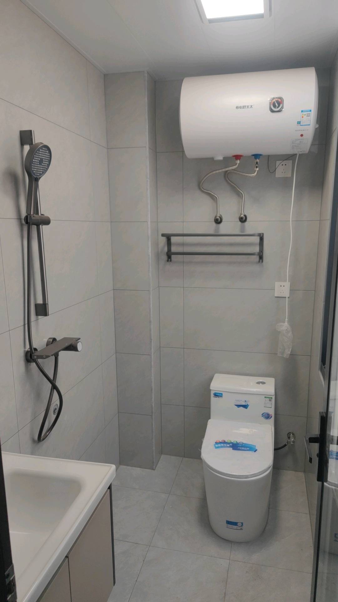 起鸣新村C区19栋一单元 随时看房·