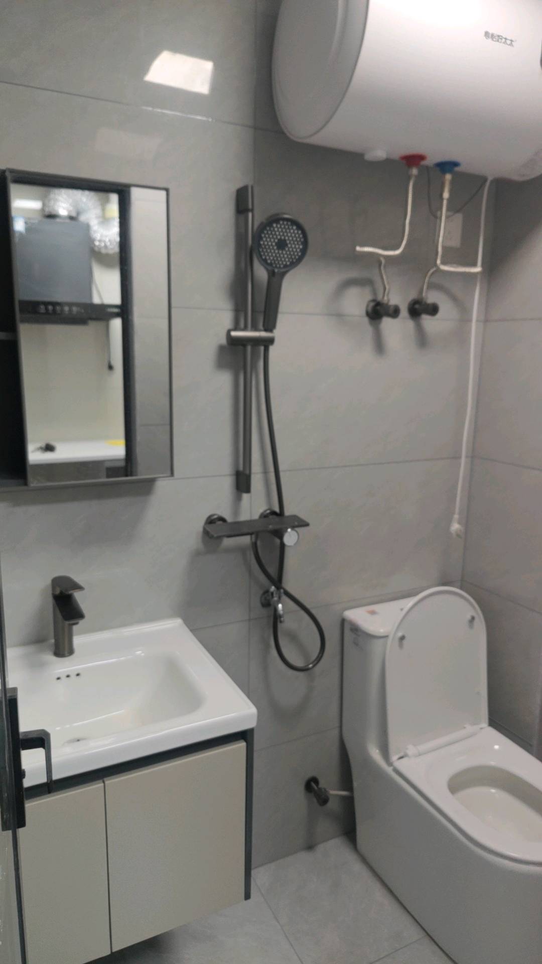 起鸣新村C区19栋一单元 随时看房·