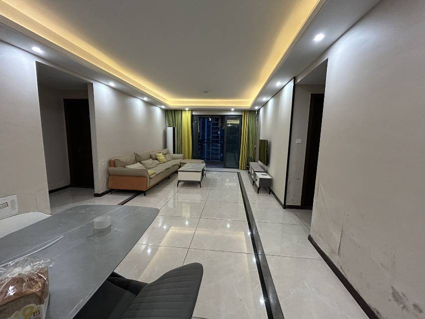 广汇御园二期B区 4居室 780元/月