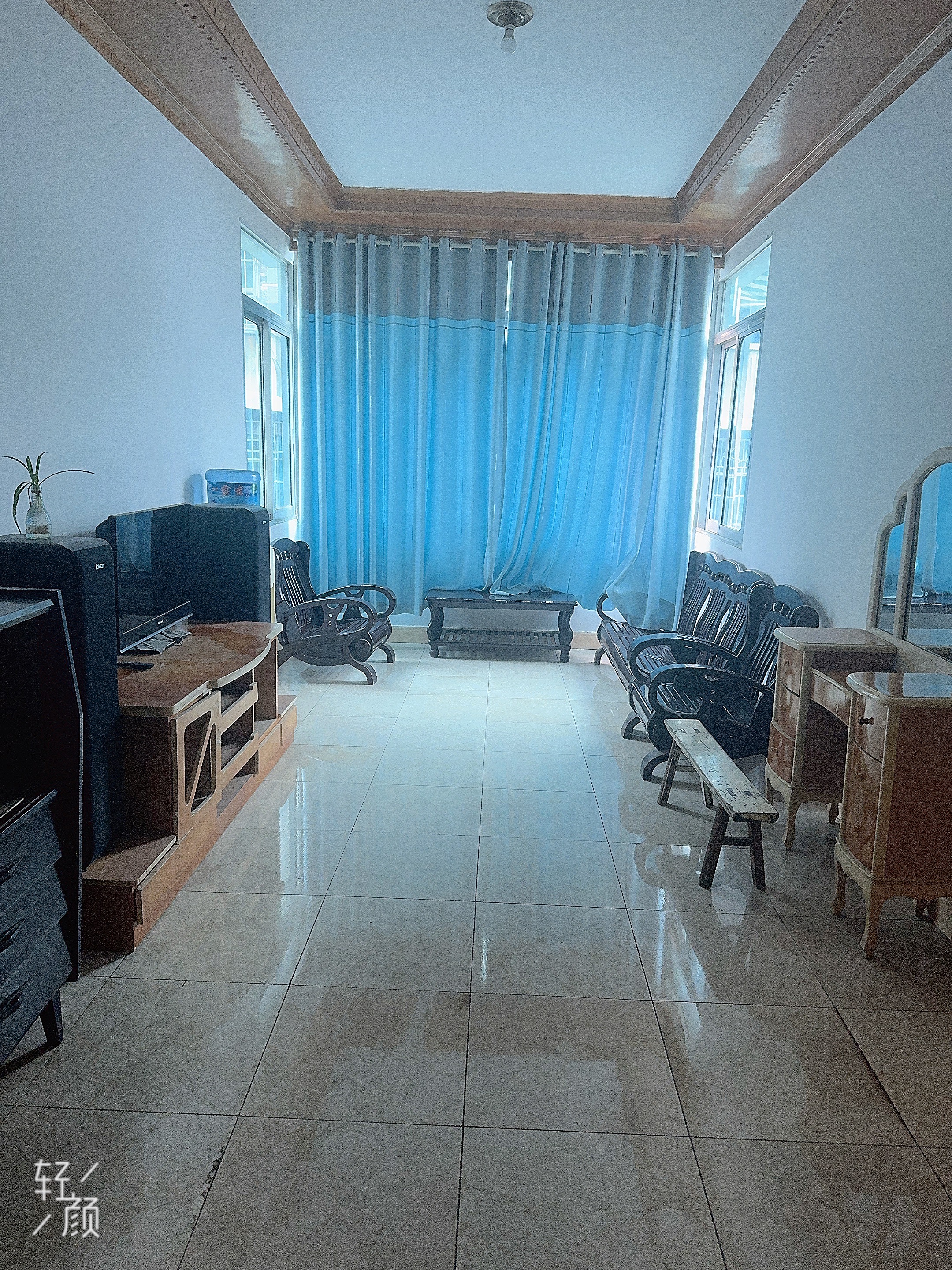 凤冈县龙泉镇和平路粮食局小区）