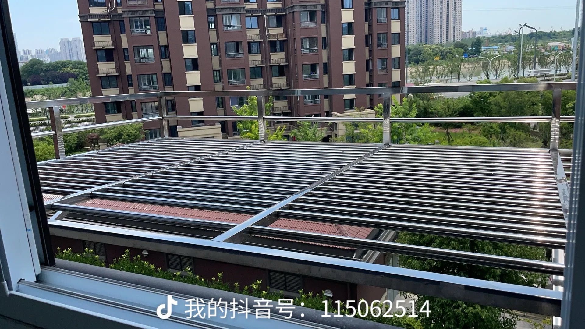 江畔花苑 随时看房·