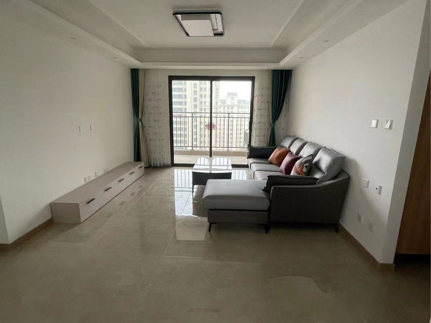 亚新美好天境苑 3居室 1600元/月