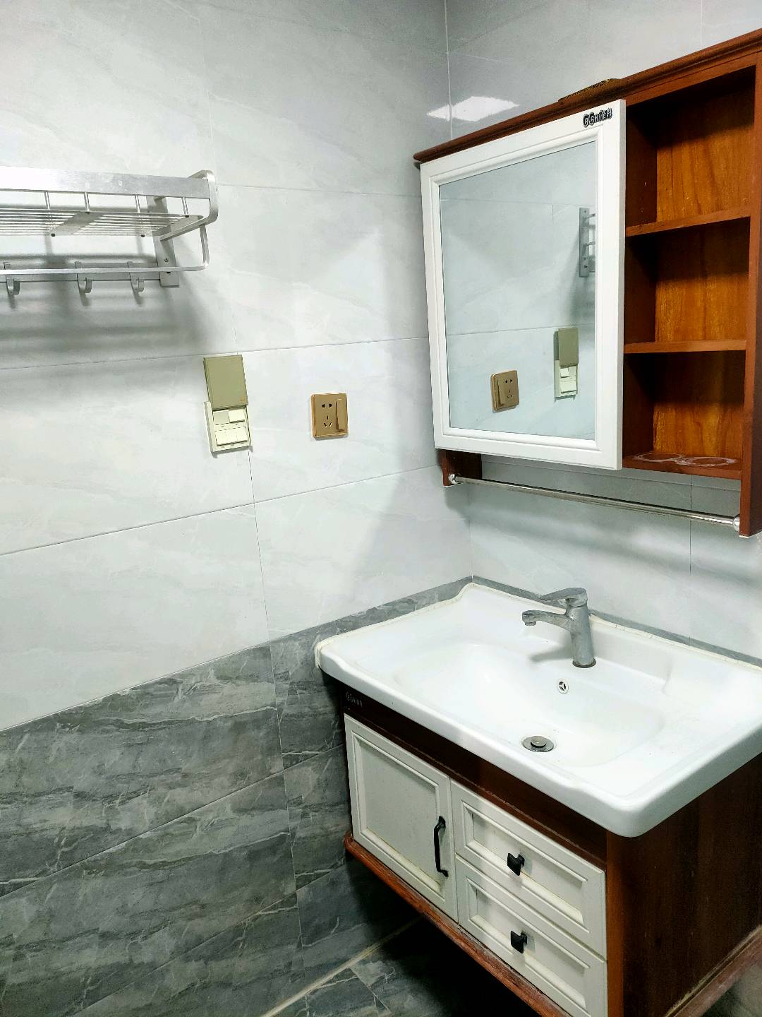 张寨安置区东院 随时看房·