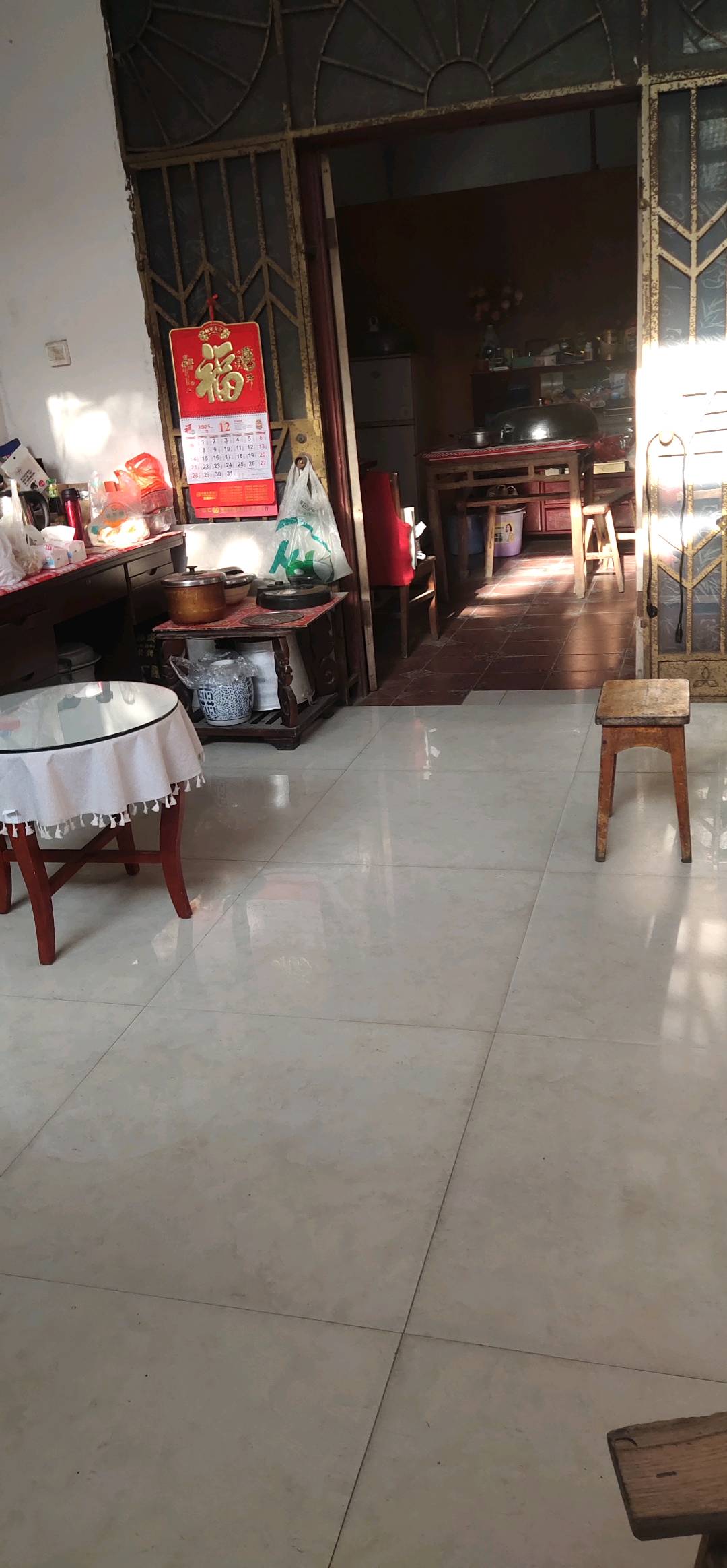 东门菜市场旁边 随时看房·