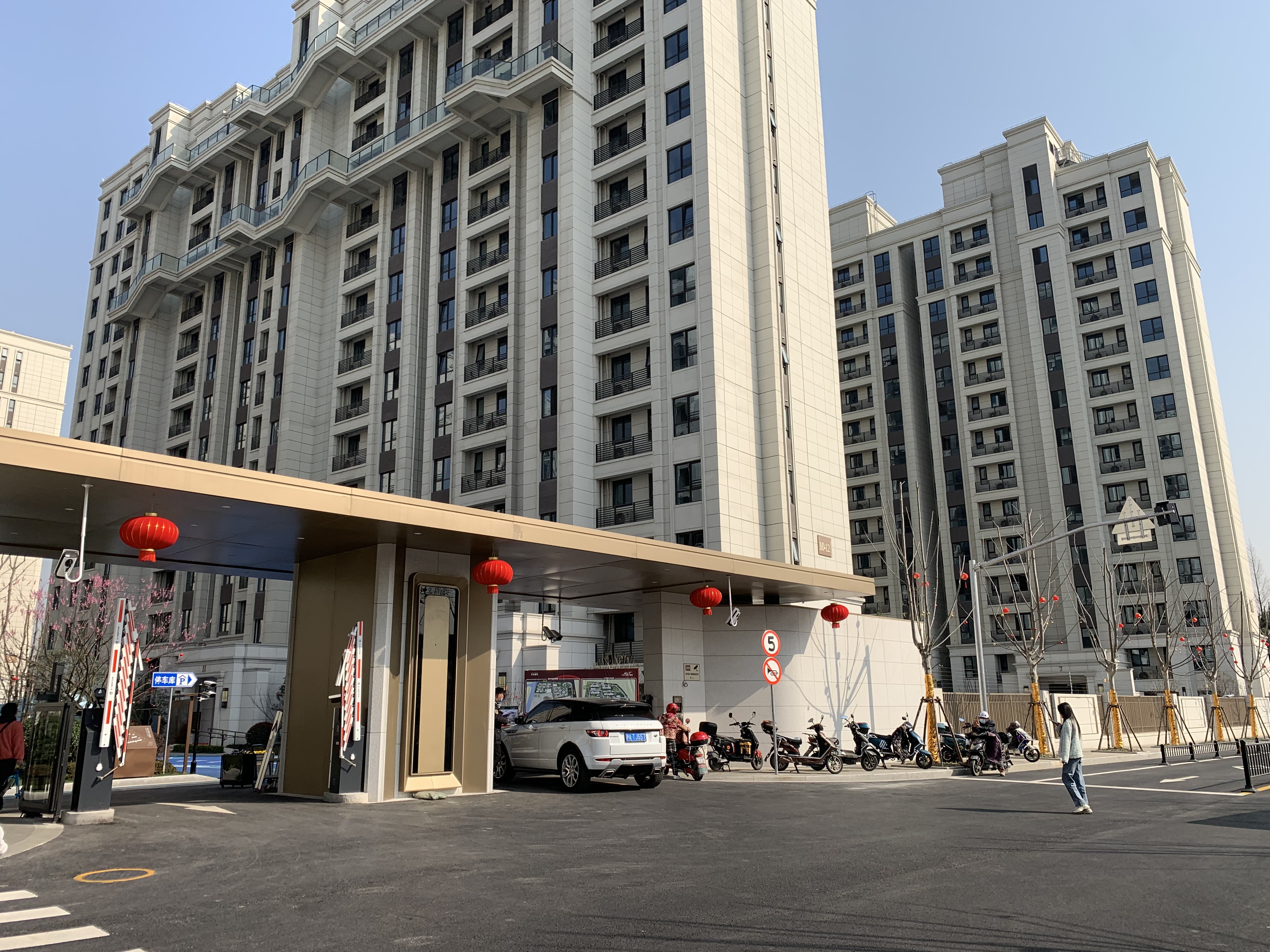 大华朗香公园里 随时看房·