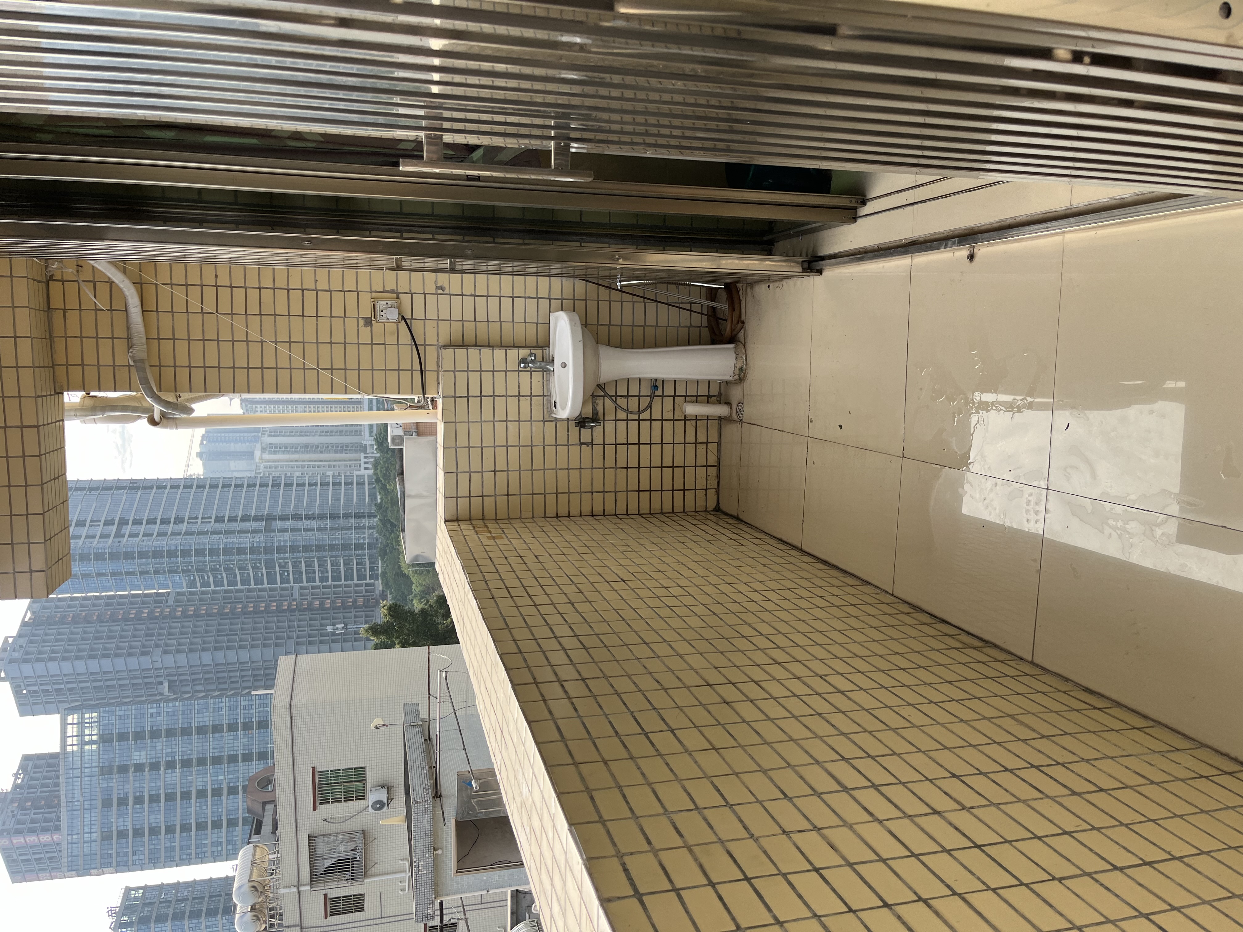鹤洞新村 随时看房·