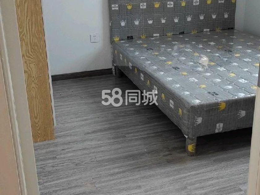 正大万物城 7居室 2900元/月