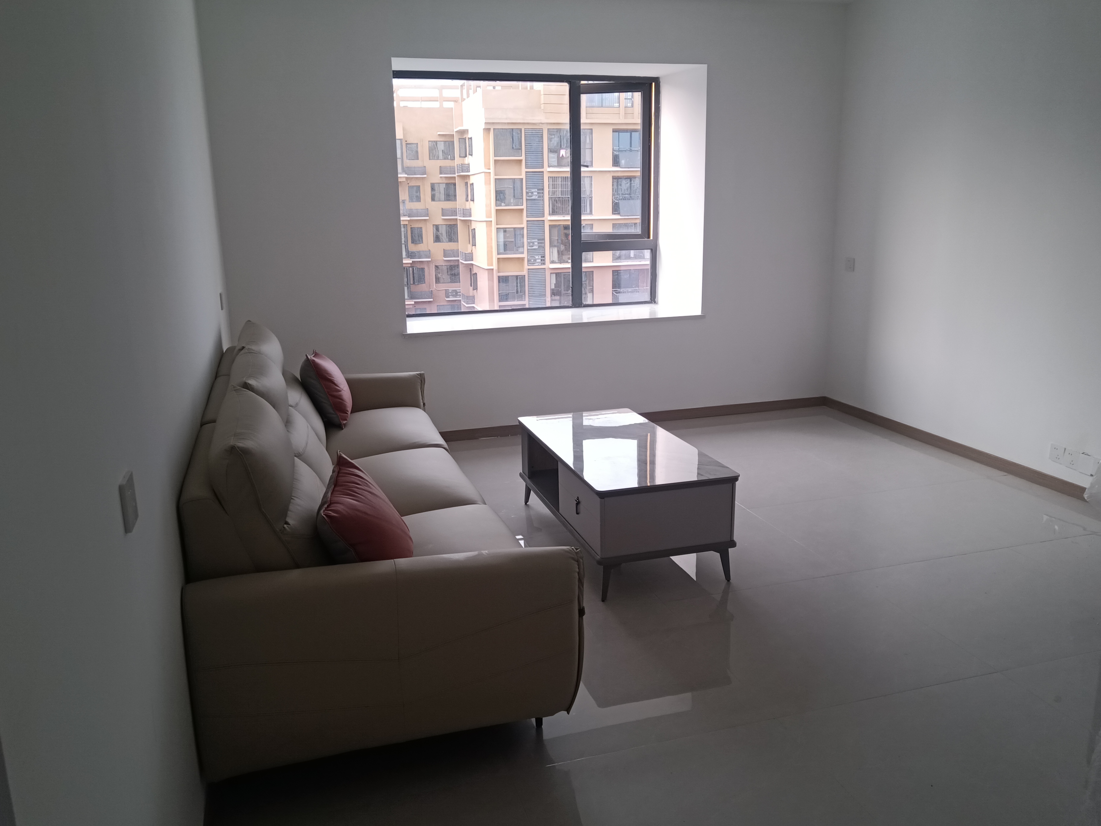 纺织大学阳光校区旁 2居室 2000元/月