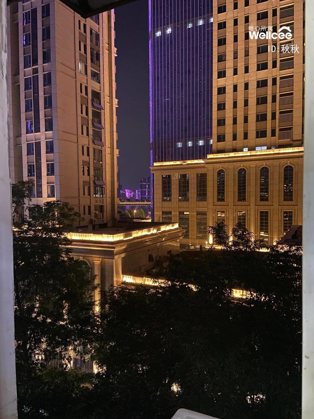 江汉路旁 随时看房·