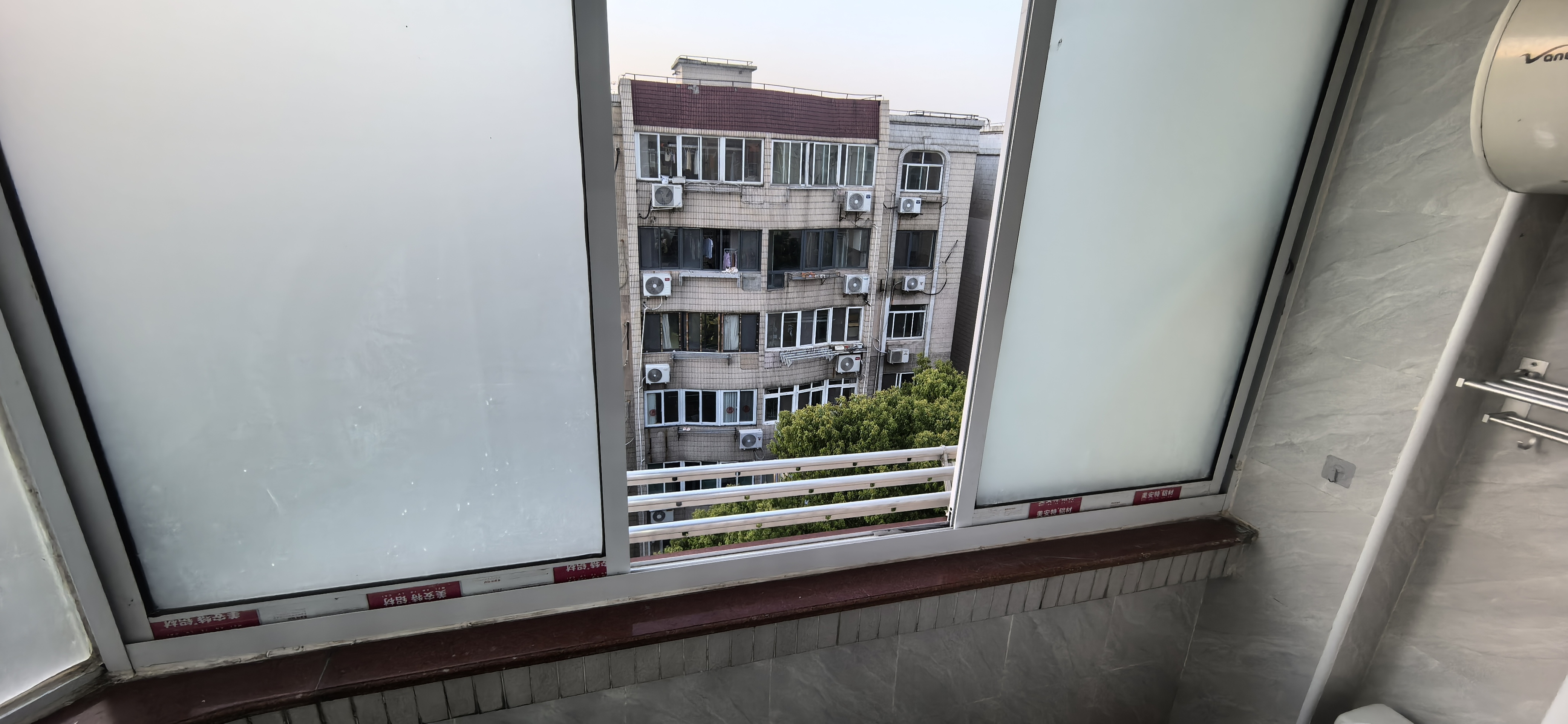 东方花园一期 随时看房·