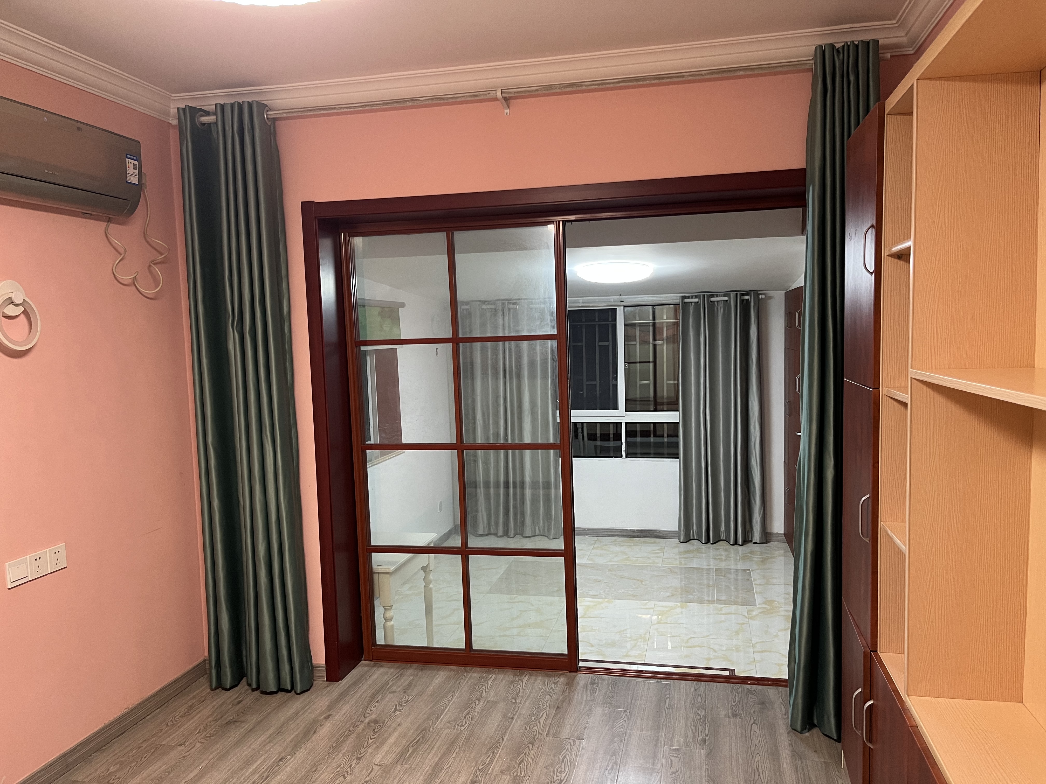 华浜新村，底楼带天井 随时看房·