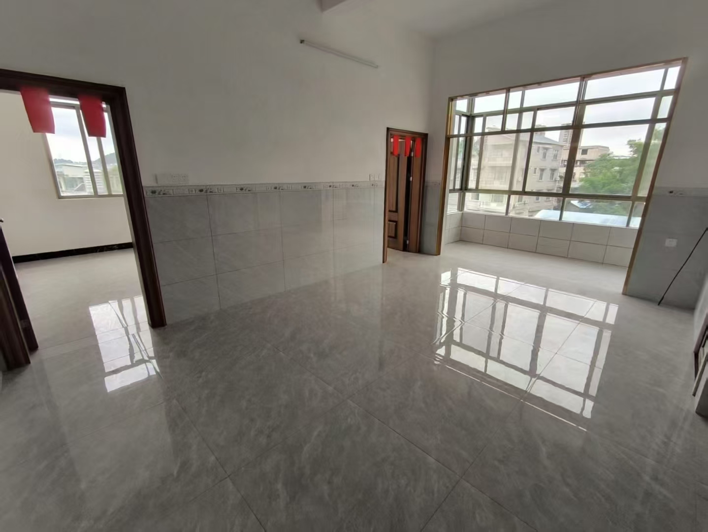 巴黎春天 随时看房·