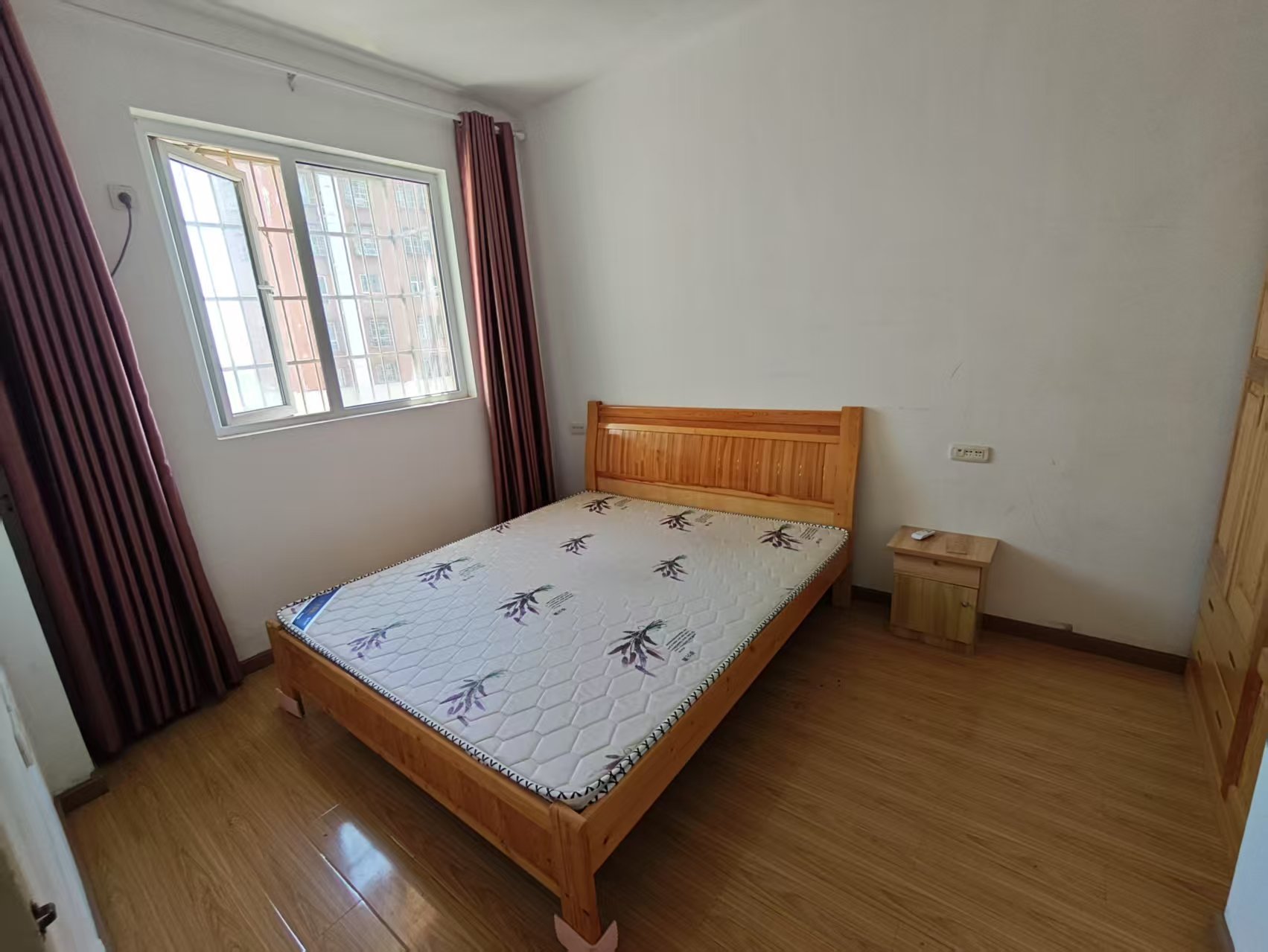 豹澥还建社区6期 2居室 1300元/月