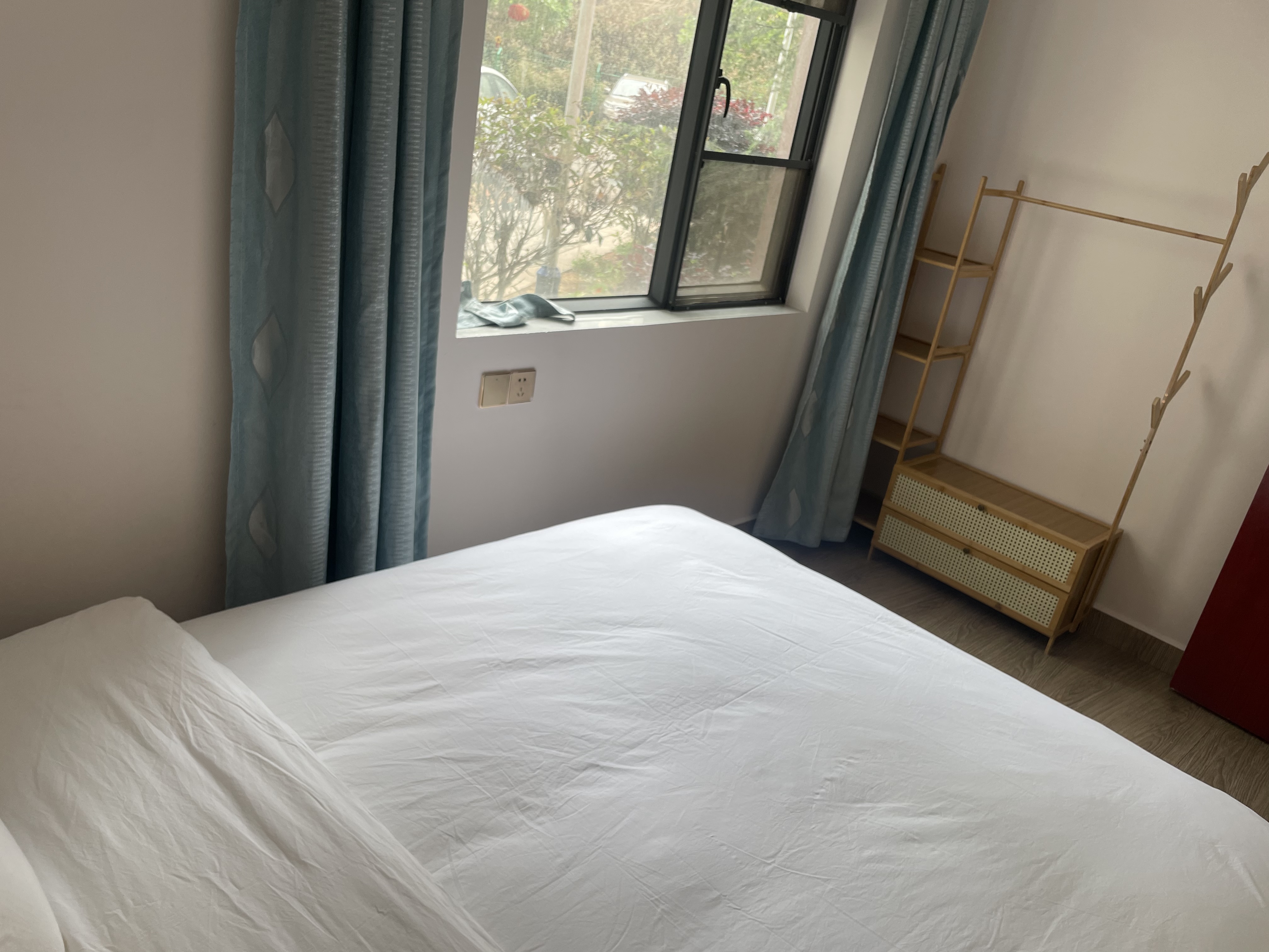 云路裕庭东区4-102 2居室 2600元/月