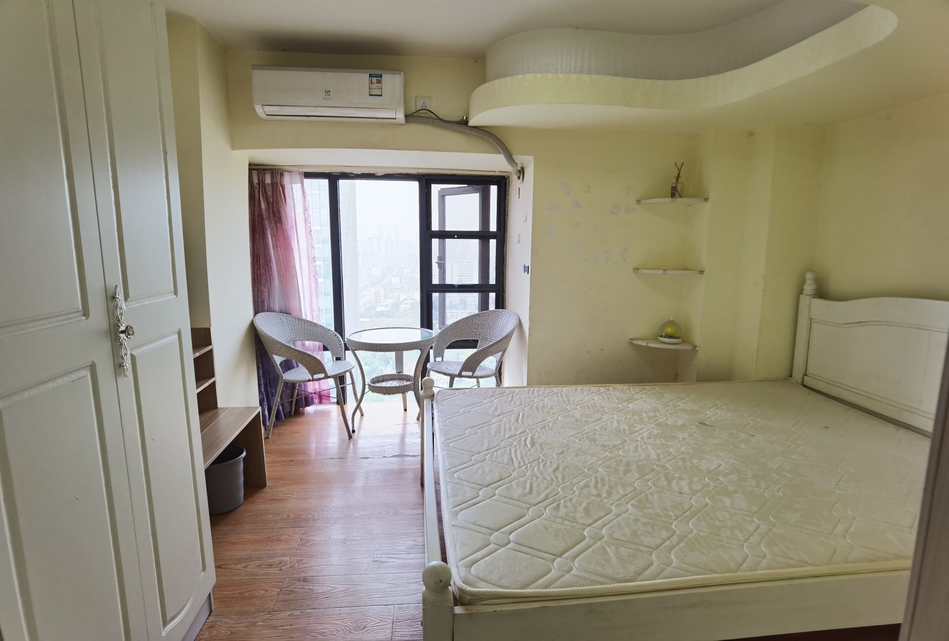 蓝光东方天地公寓 2居室 1700元/月