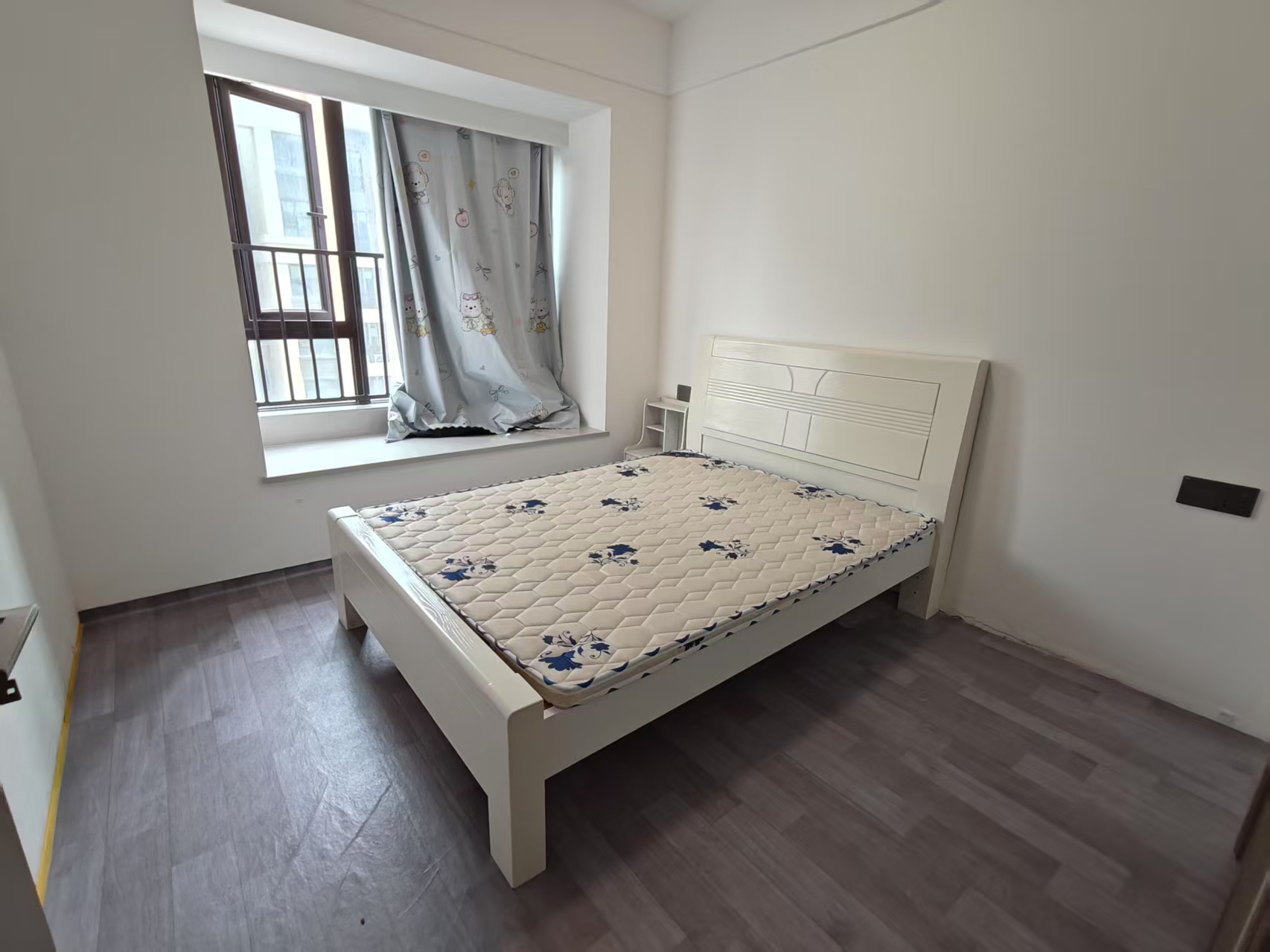 美的君兰半岛 3居室 2400元/月