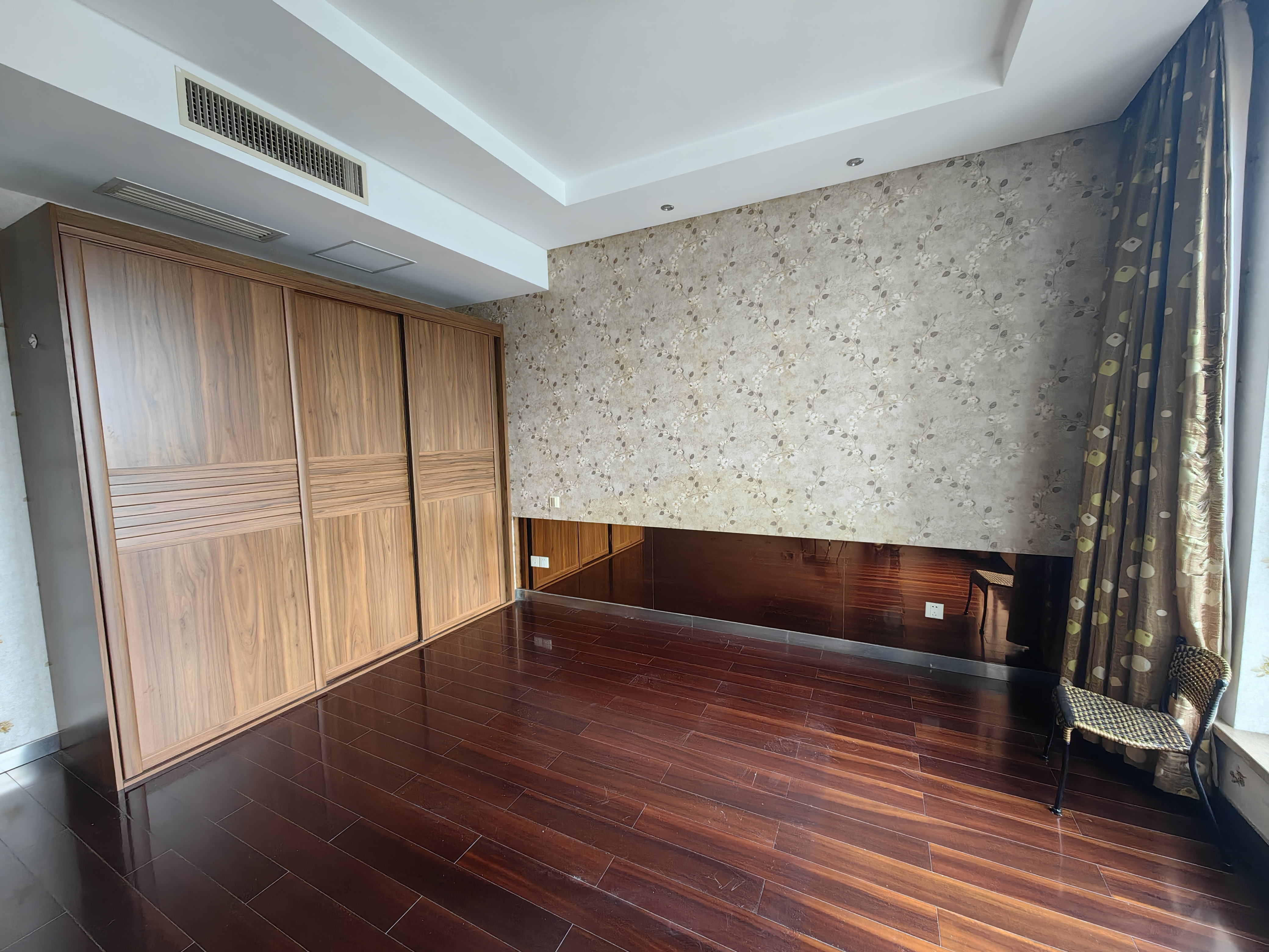 临江花园 随时看房·