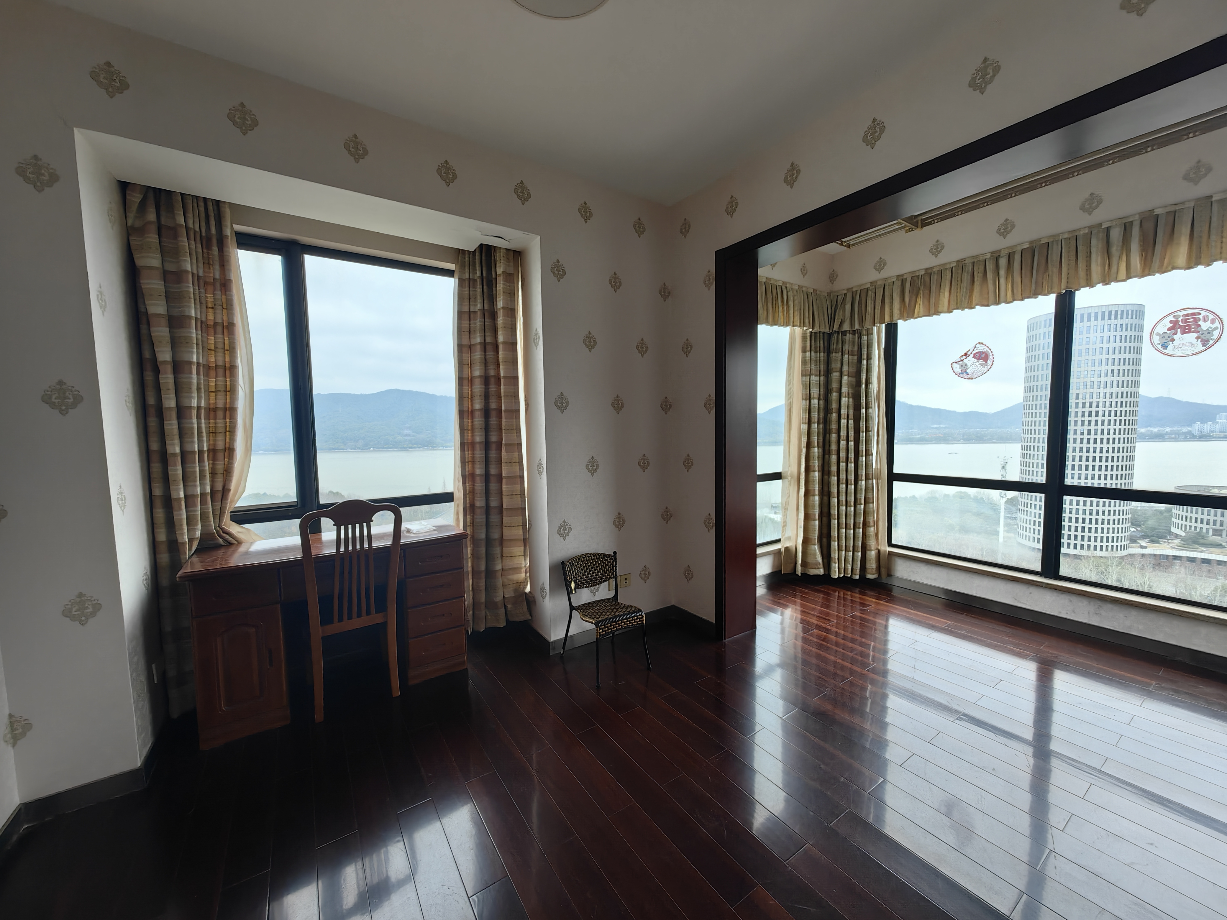 临江花园 随时看房·