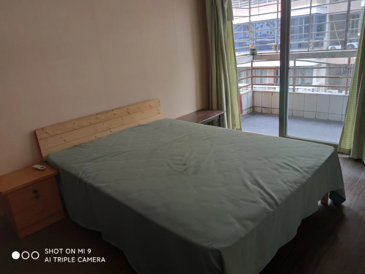 红霞新城 1居室 2600元/月