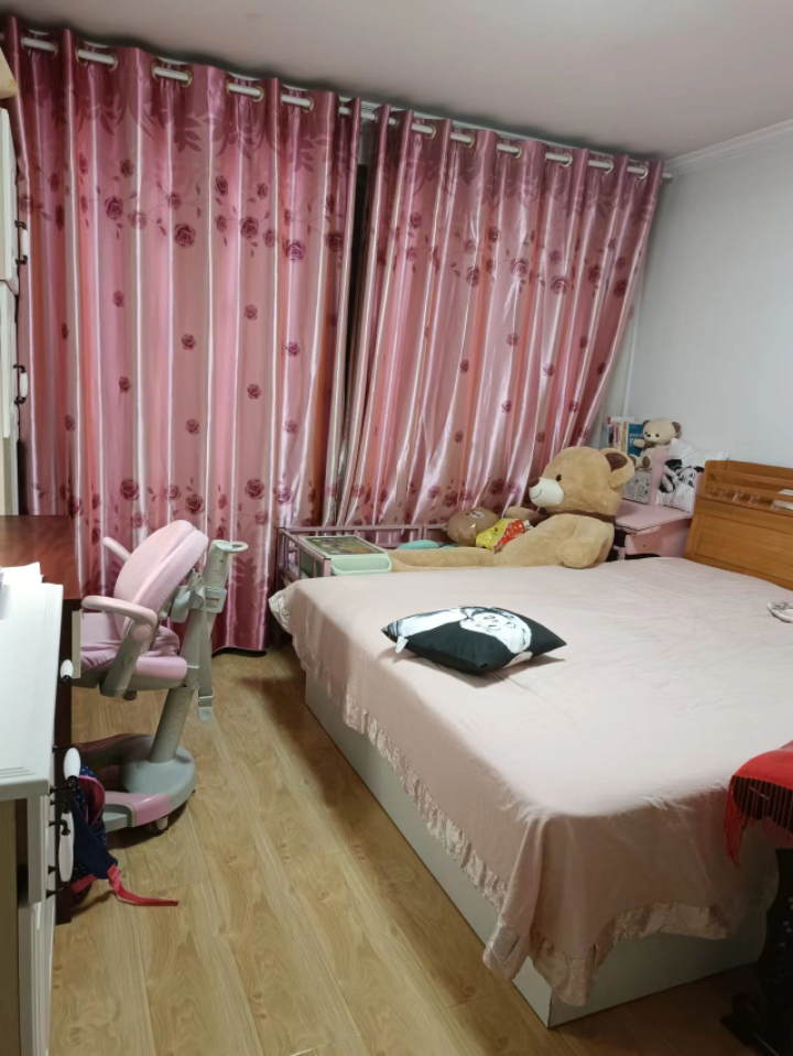 阳光四季小区 3居室 1200元/月