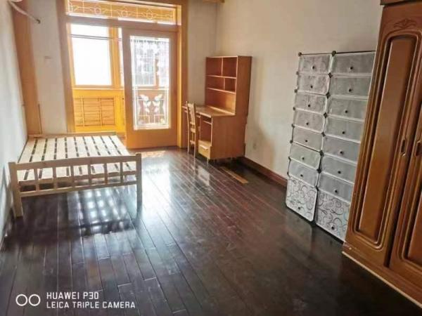 蓝天楼 3居室 1750元/月