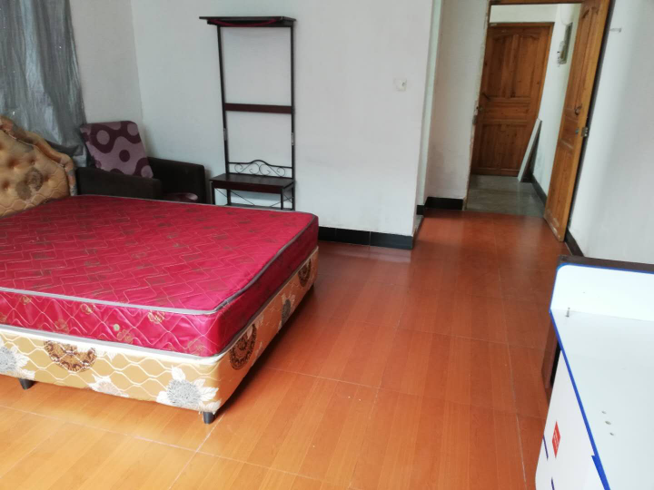 乌石小区 3居室 650元/月