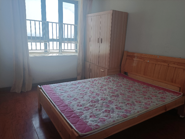 维多利亚湾 2居室 1450元/月