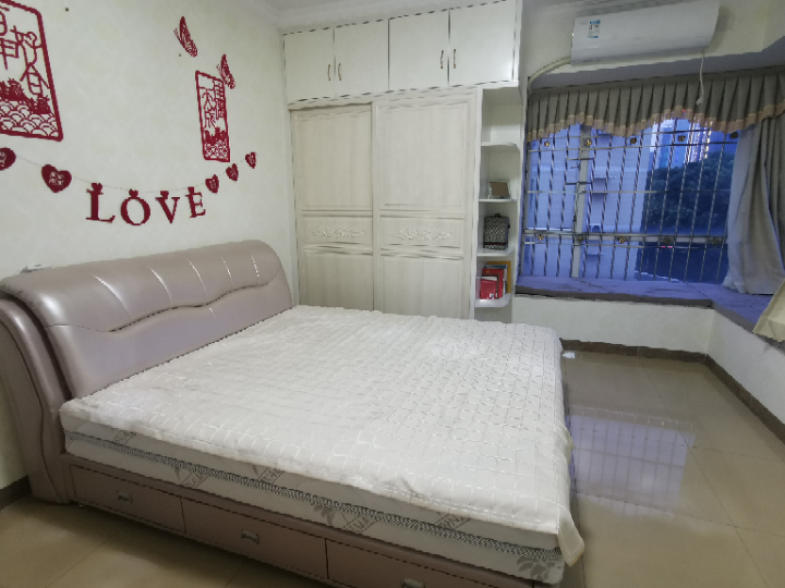 金城小区 3居室 2100元/月