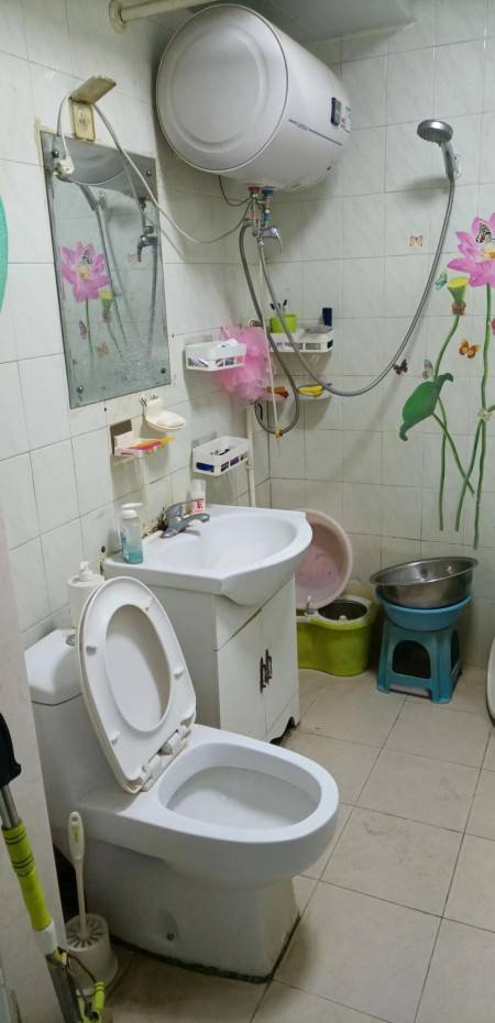 建材城东一里 随时看房·