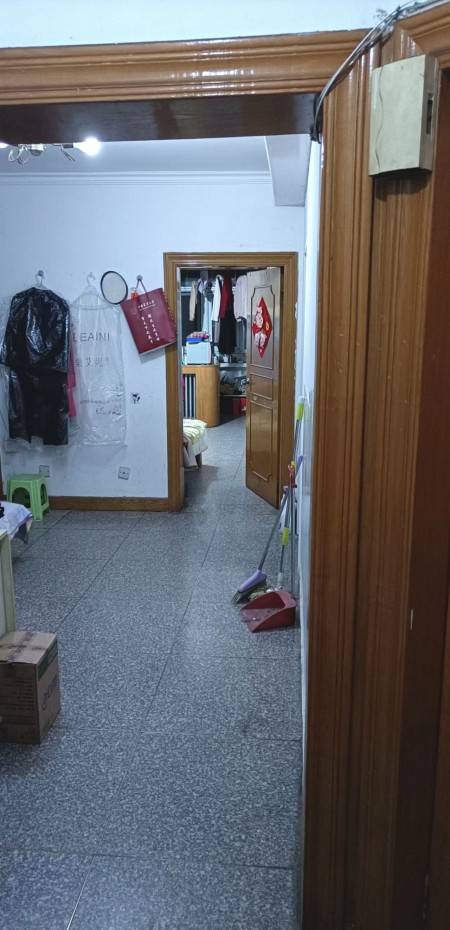 建材城东一里 随时看房·