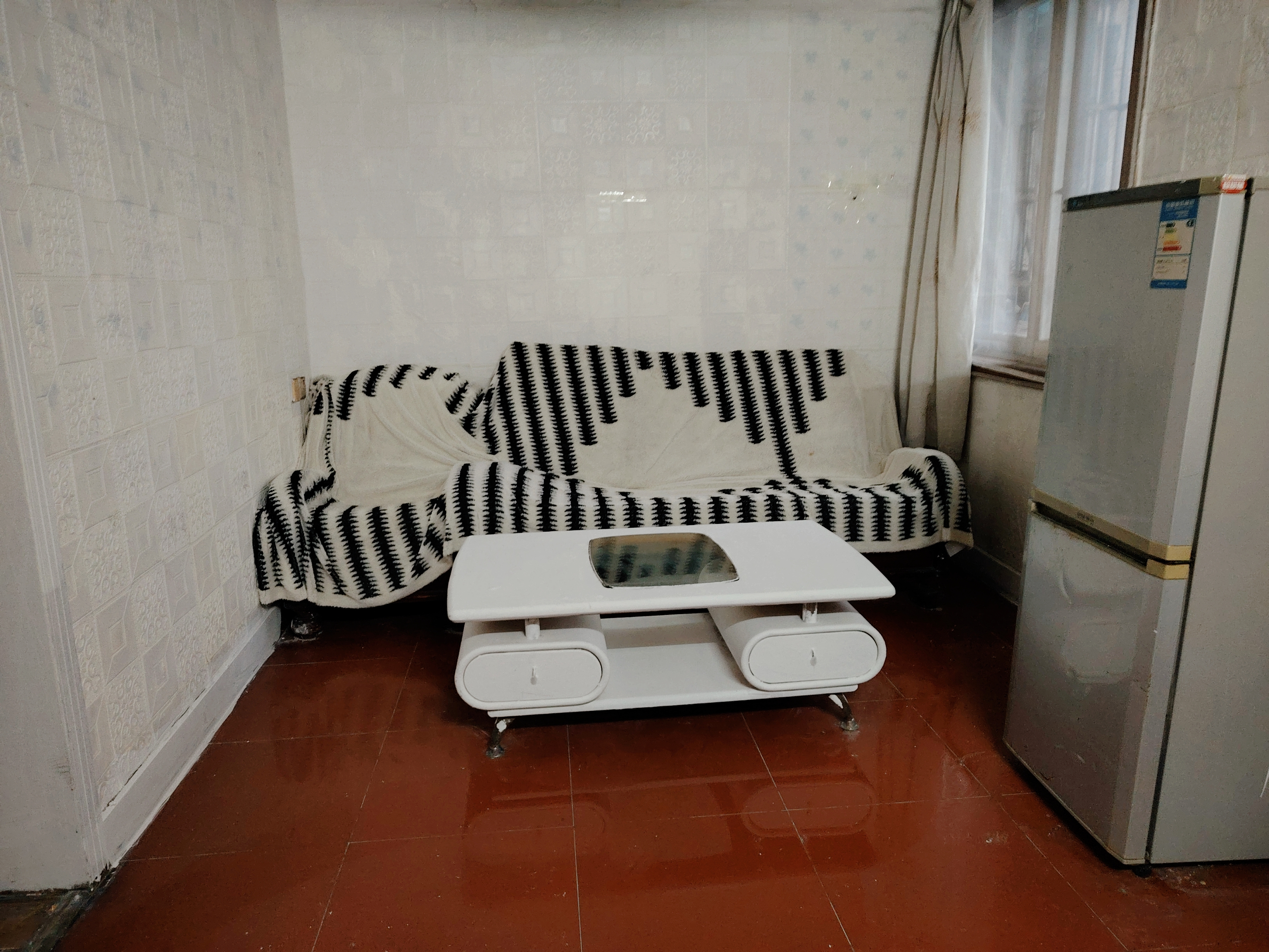 解放四村新一栋 2居室 1300元/月