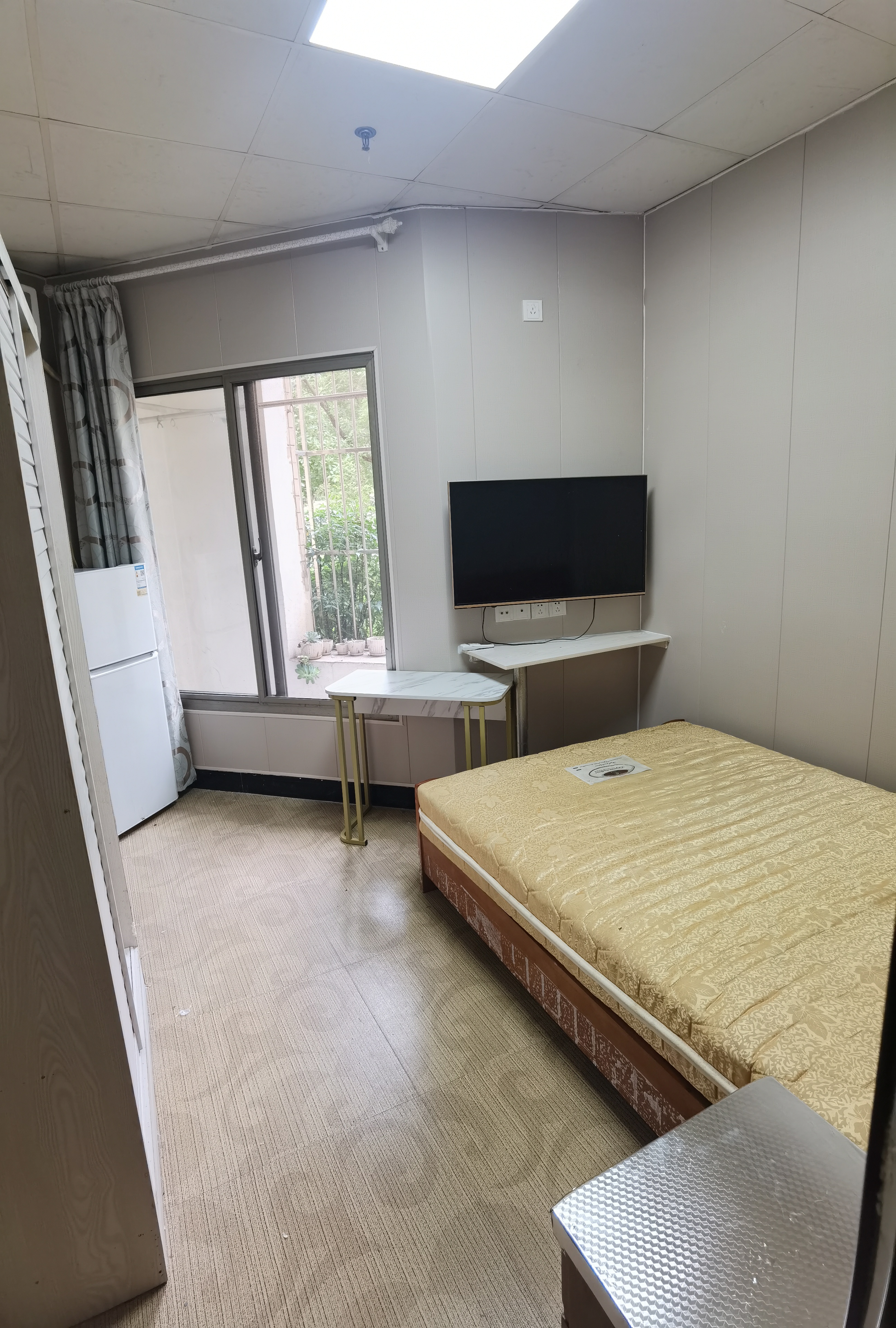 富丽公寓西区 1居室 2000元/月