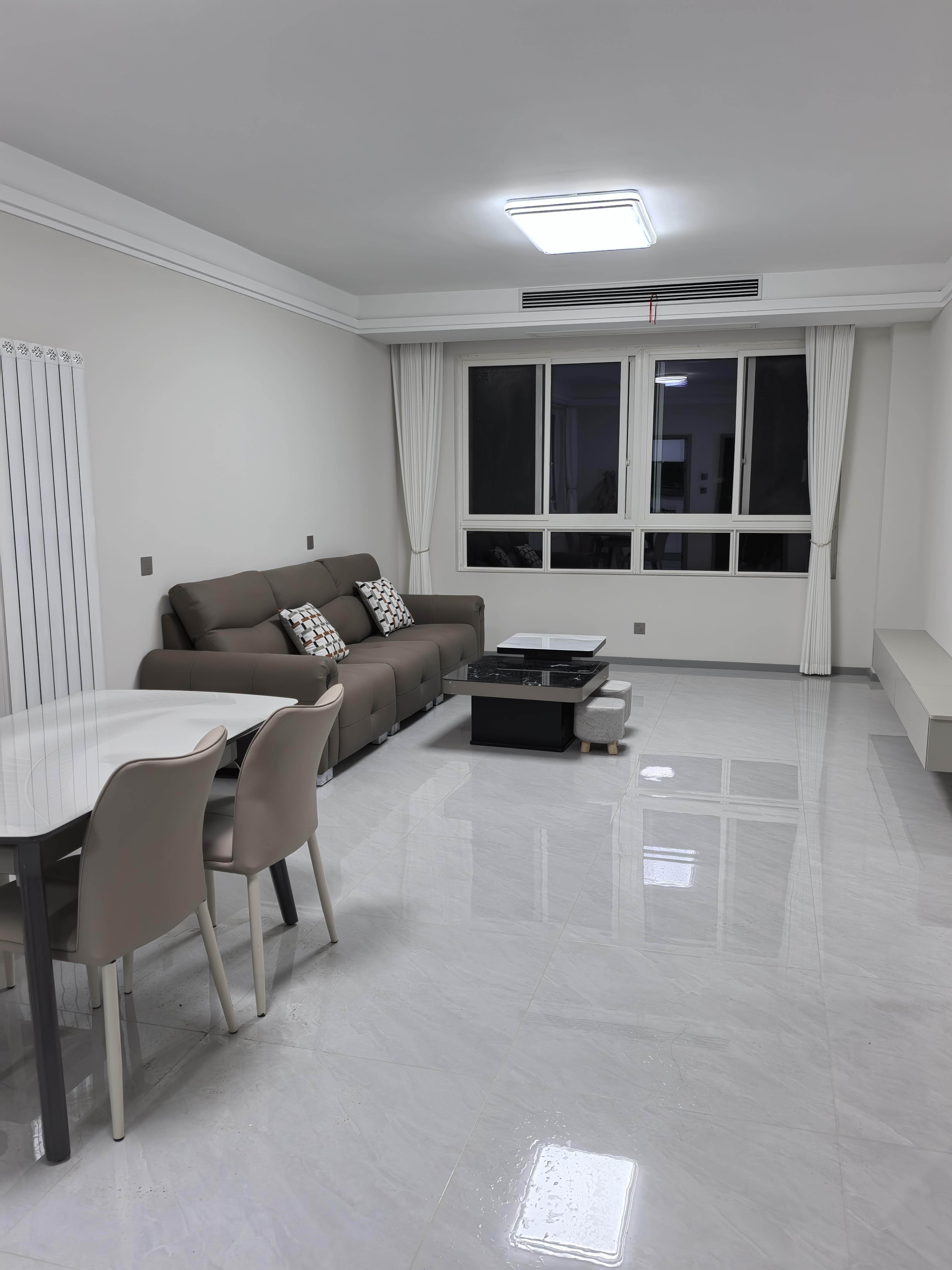 建业中弘城D区 2居室 1800元/月