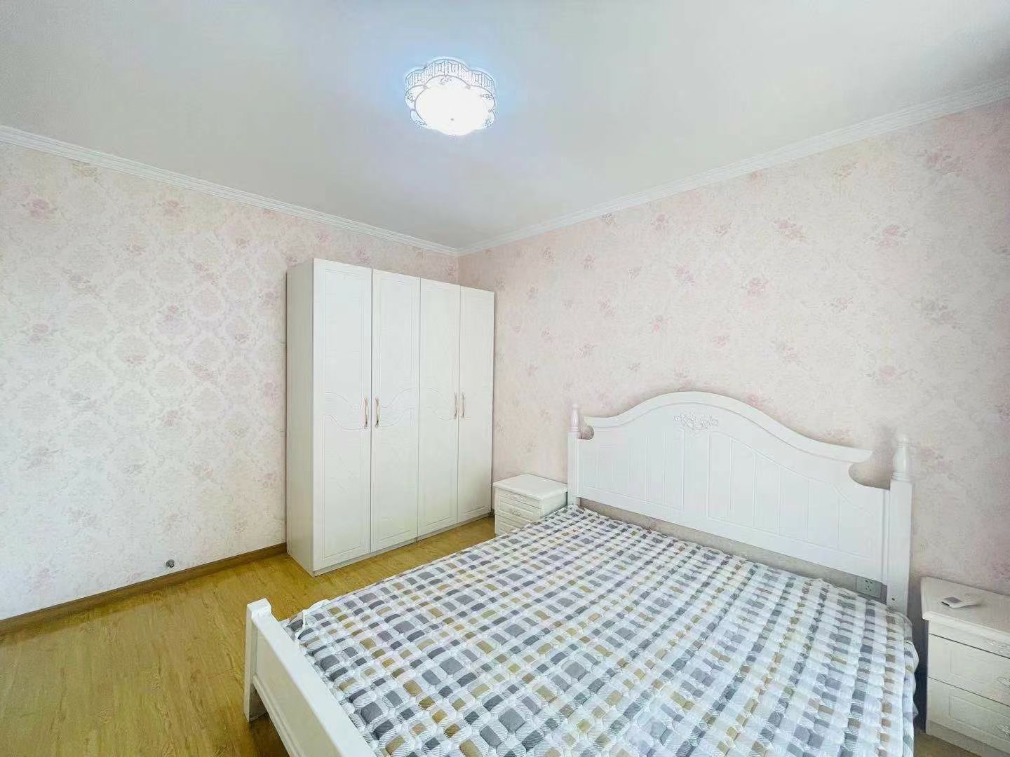 东风苑小区 随时看房·