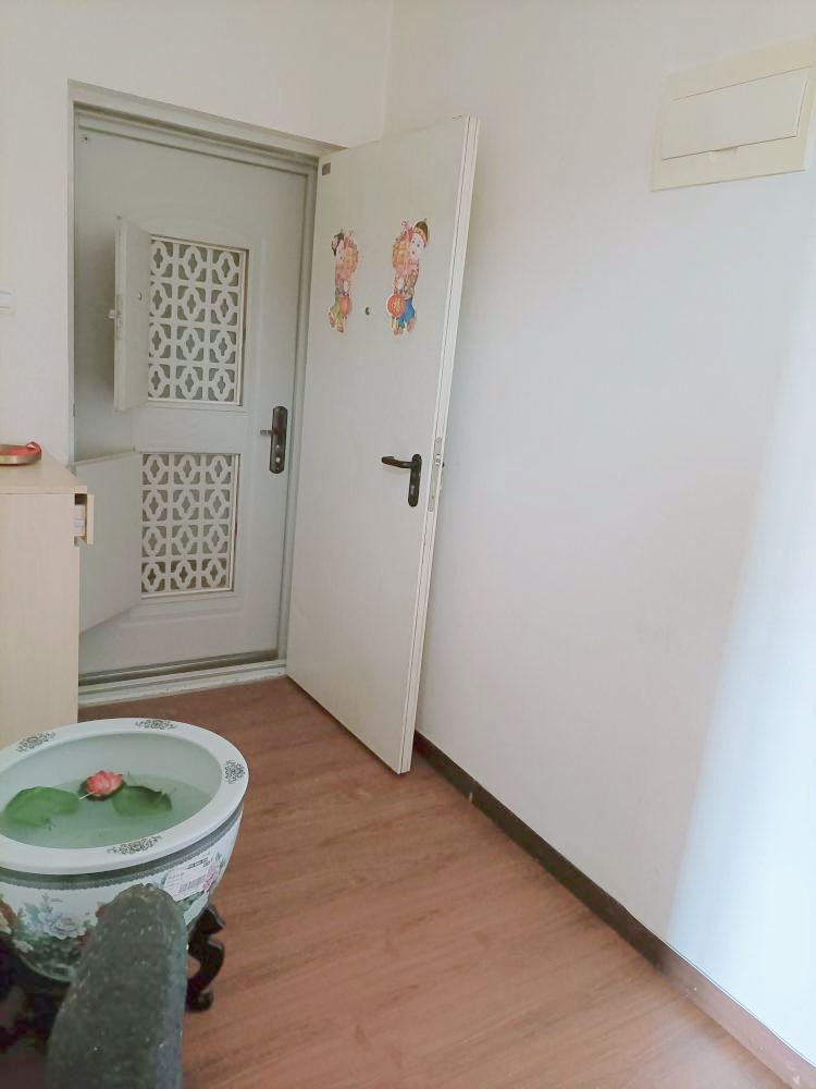 长河湾小区 3居室 2600元/月