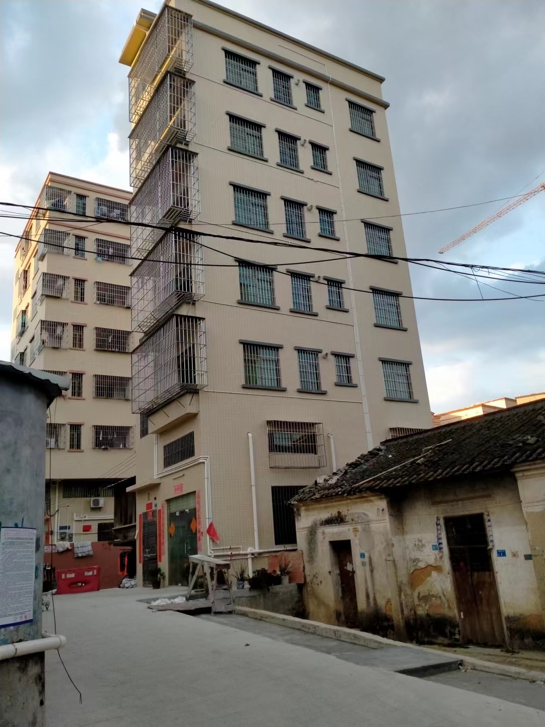 凤岗镇三联鹤凫渚村围仔街一巷3号 凤岗镇三联鹤凫渚村围仔街一巷3号 随时看房·