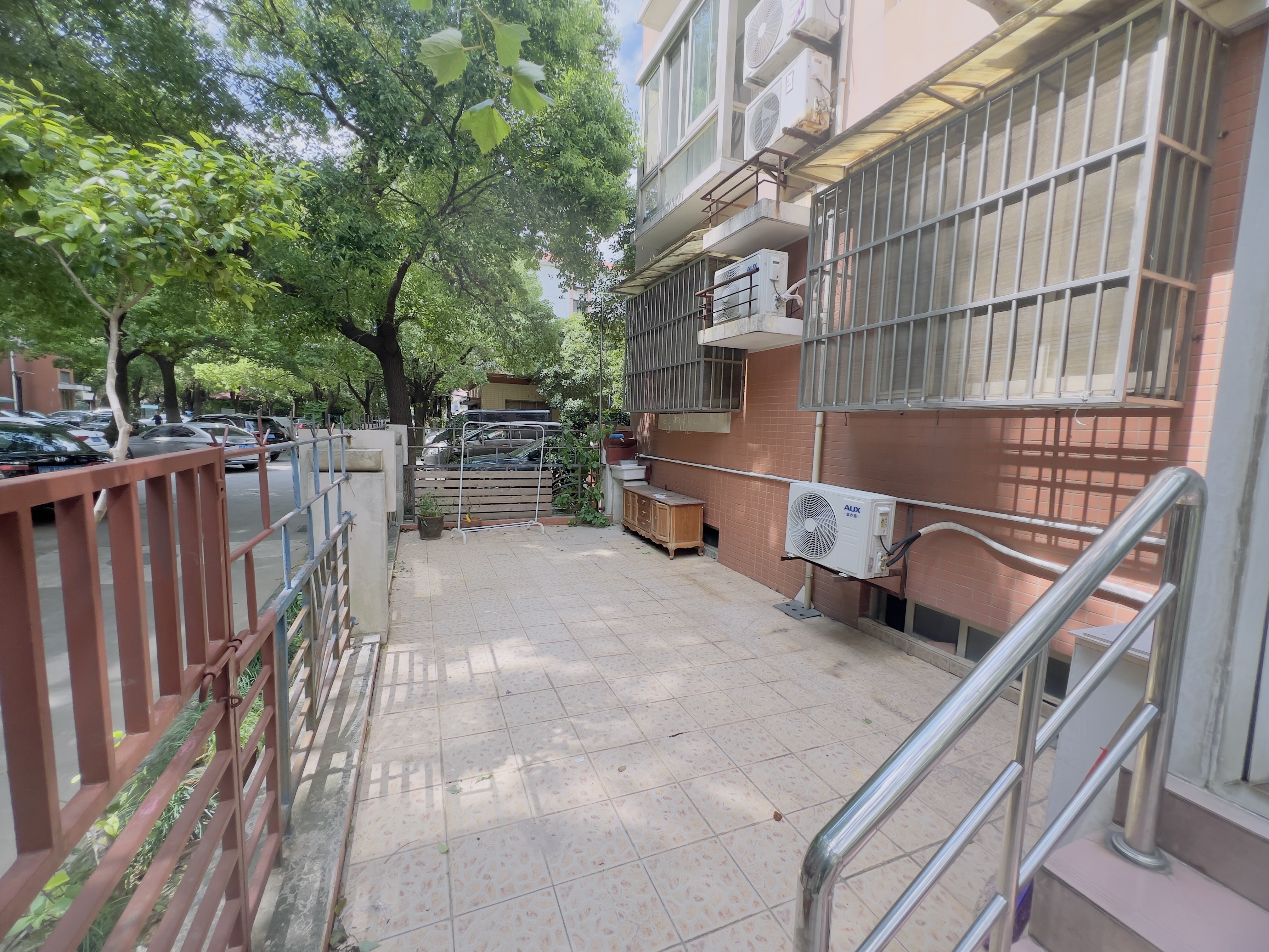 新沪路馨华苑 随时看房·