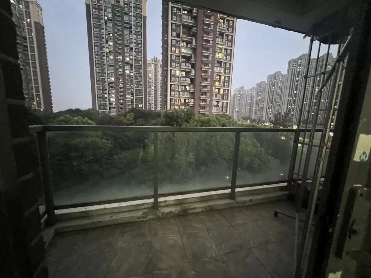 世茂江滨花园碧景湾 随时看房·