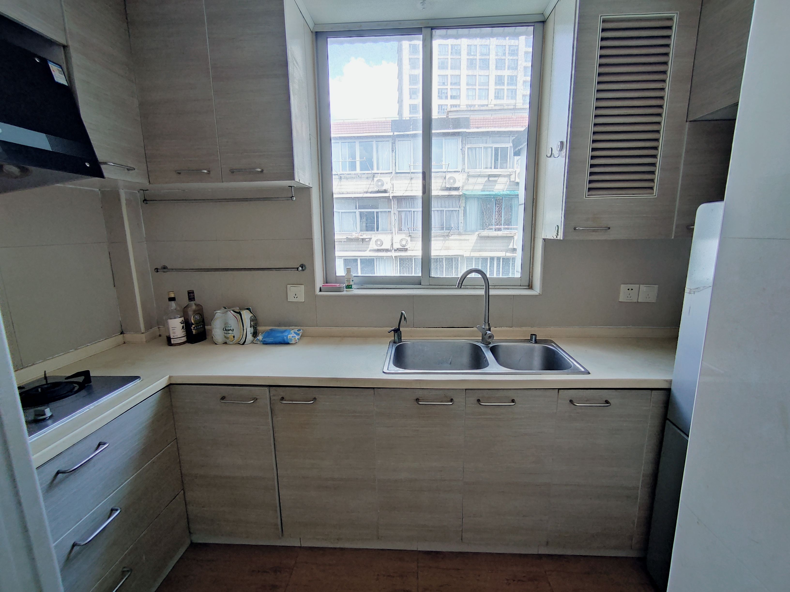 虹口足球场_嘉苑公寓 随时看房·