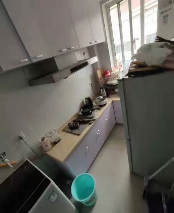 霍兰小区 随时看房·